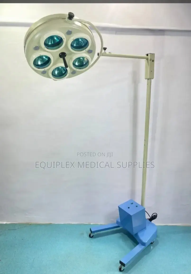 Quality Five Bulb Mobile Halogen Theatre Light