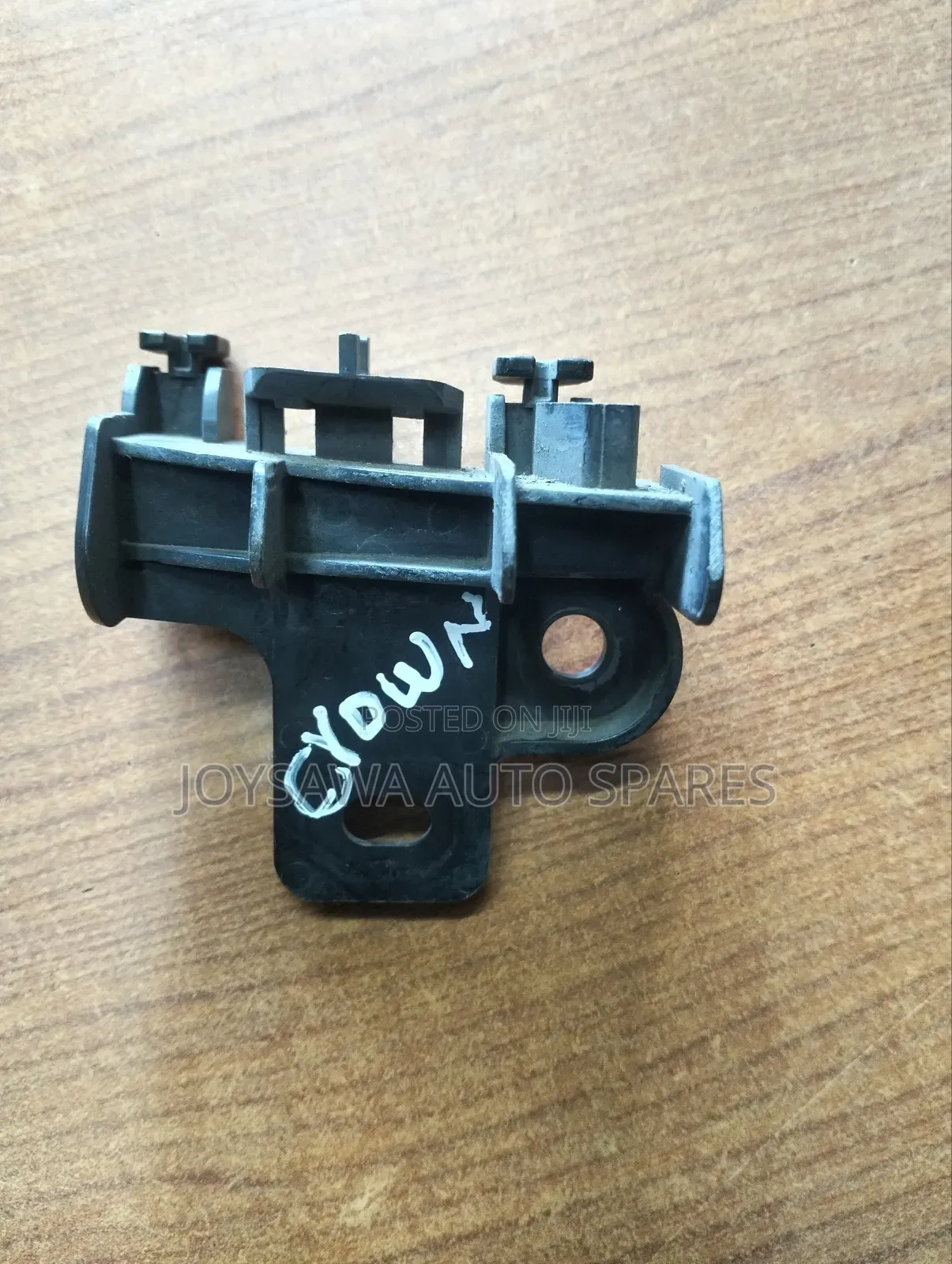 Toyota Crown 2012 Taillight Bracket