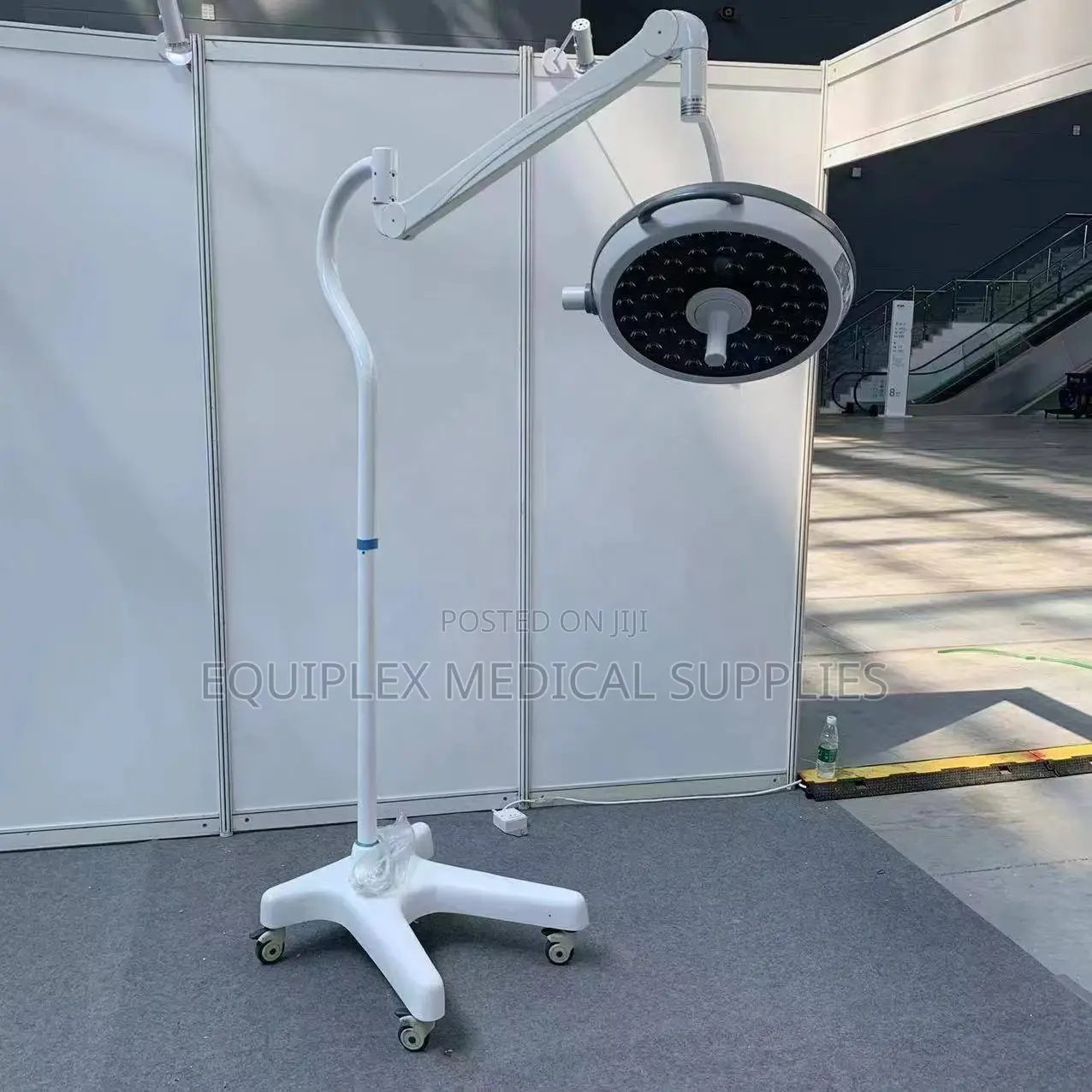 Quality Five Bulb Mobile Halogen Theatre Light