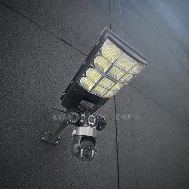 Outdoor Security Surveillance Auto Tracking 4g PTZ Solar Street Light