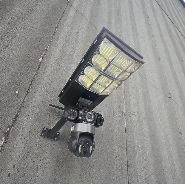 Built-in Infrared Leds Auto Tracking 4g PTZ Solar Street Light