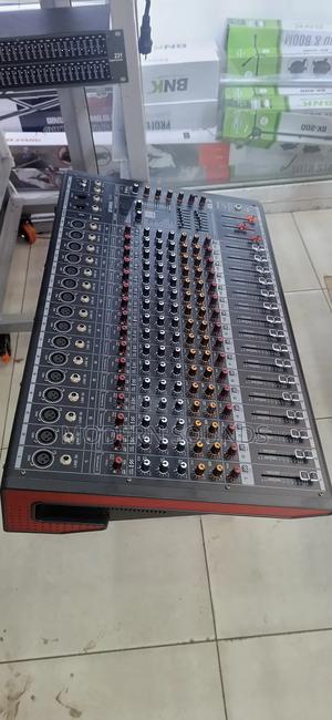 Yamaha 16 Channel Powered Mixer - thumbnail 2