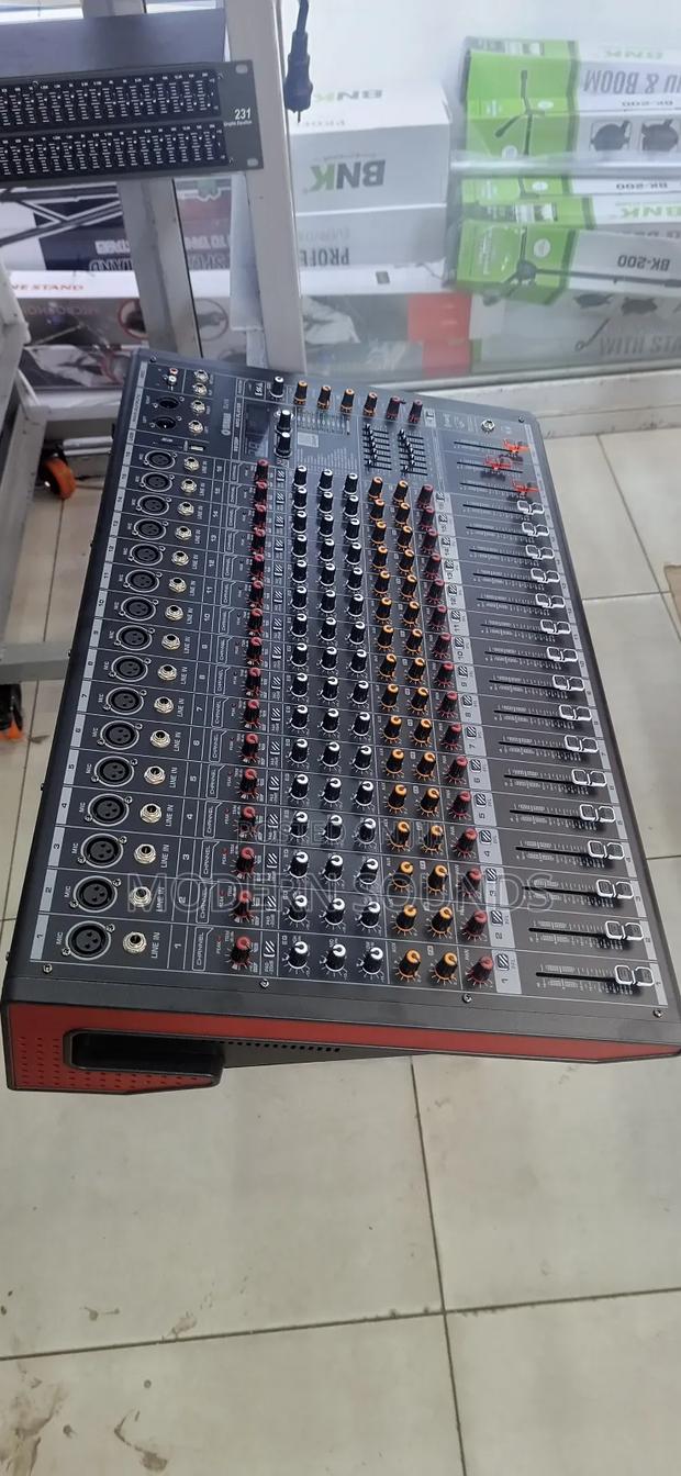 Yamaha 16 Channel Powered Mixer - main view