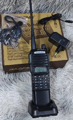 Baofeng Uv-82 Walkie-Talkie - Rechargeable Battery for Extended Use.