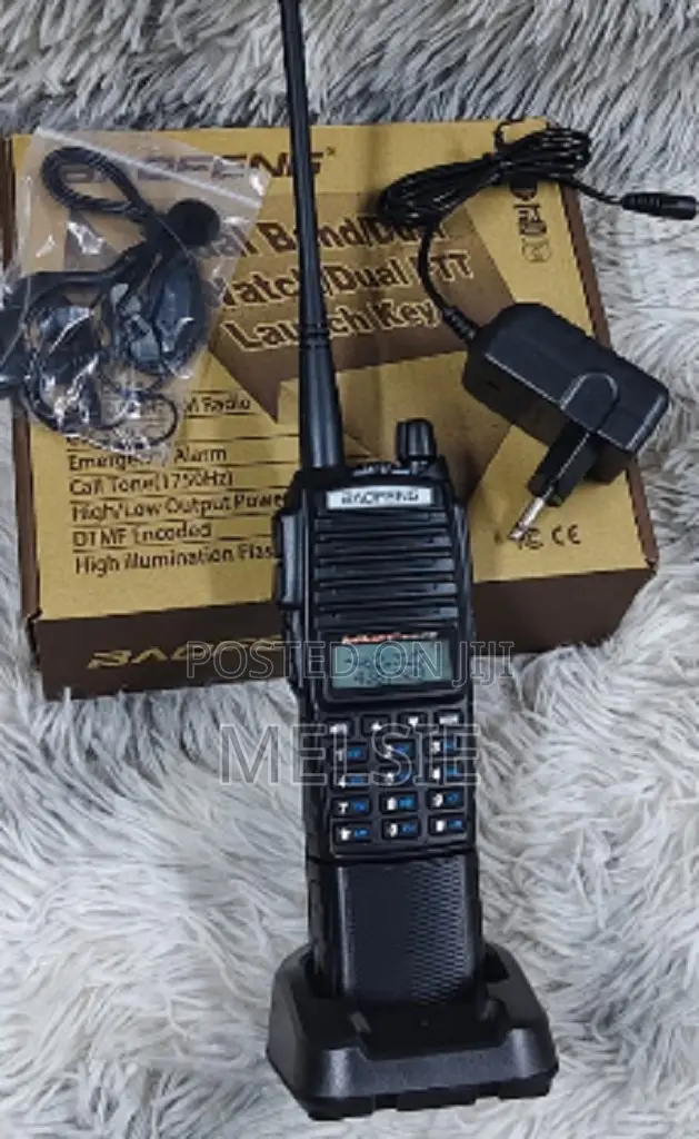 Baofeng Uv-82 Walkie-Talkie - Rechargeable Battery for Extended Use.