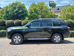 Toyota Land Cruiser 2016 Green