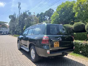 Toyota Land Cruiser 2016 Green