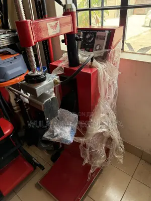Multifunctional Tyre Vulcanizing Machine
