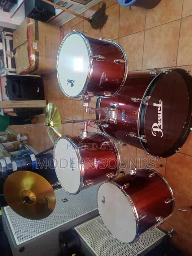 Pearl Drum Set - main view
