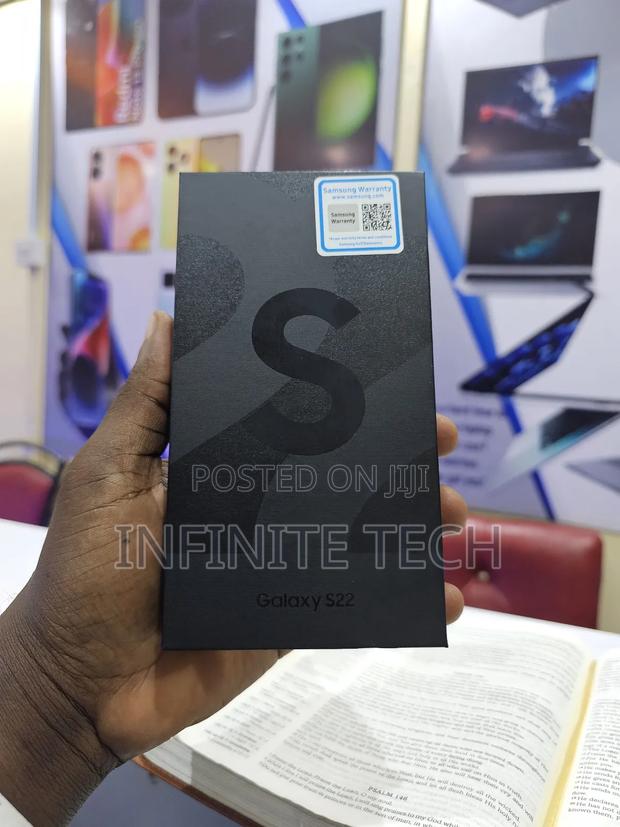 New Samsung Galaxy S22 5G 256 GB Black