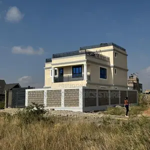 5bdrm House in Nairobi Central for sale
