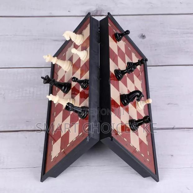 Magnetic Foldable Chess Board - thumbnail 3