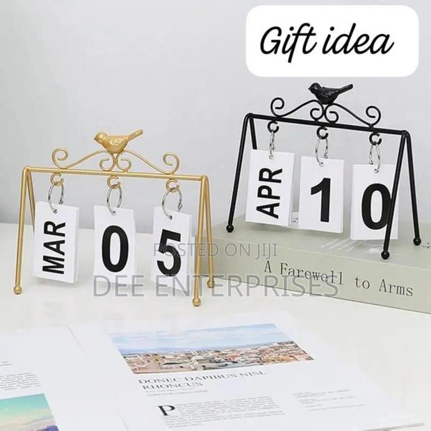 Flip Perpetual Calendar Decor - main view