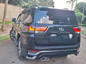 Toyota Land Cruiser LC300 2023 Black
