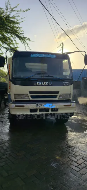 2015 Local Isuzu FVR 10 Wheeler. Original Engine, Gearbox and Diff