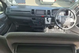 Toyota HiAce 2018 Silver