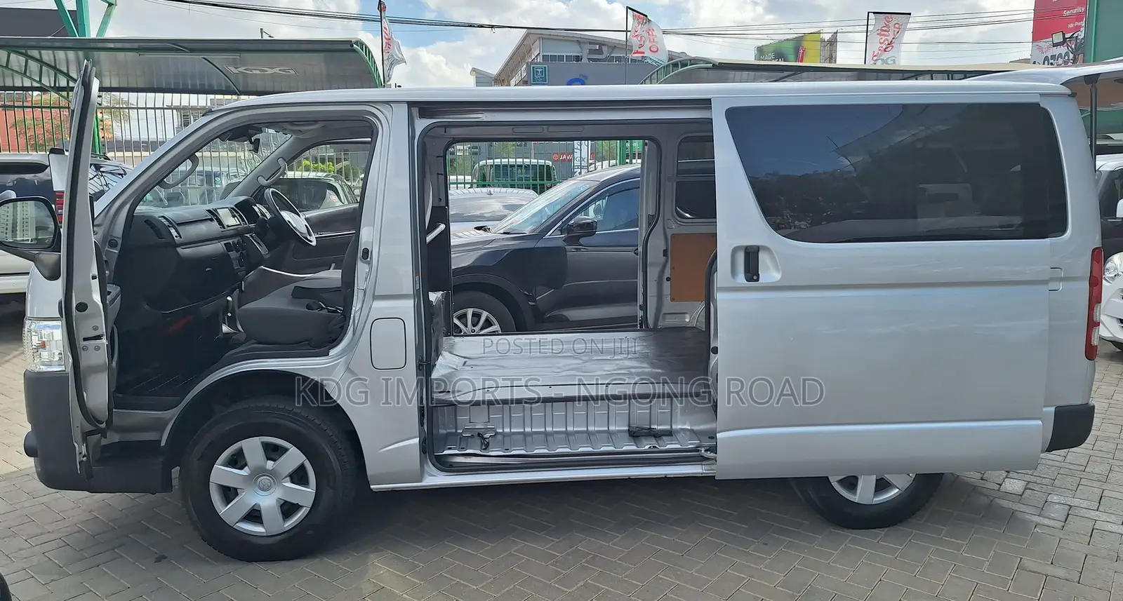 Toyota HiAce 2018 Silver