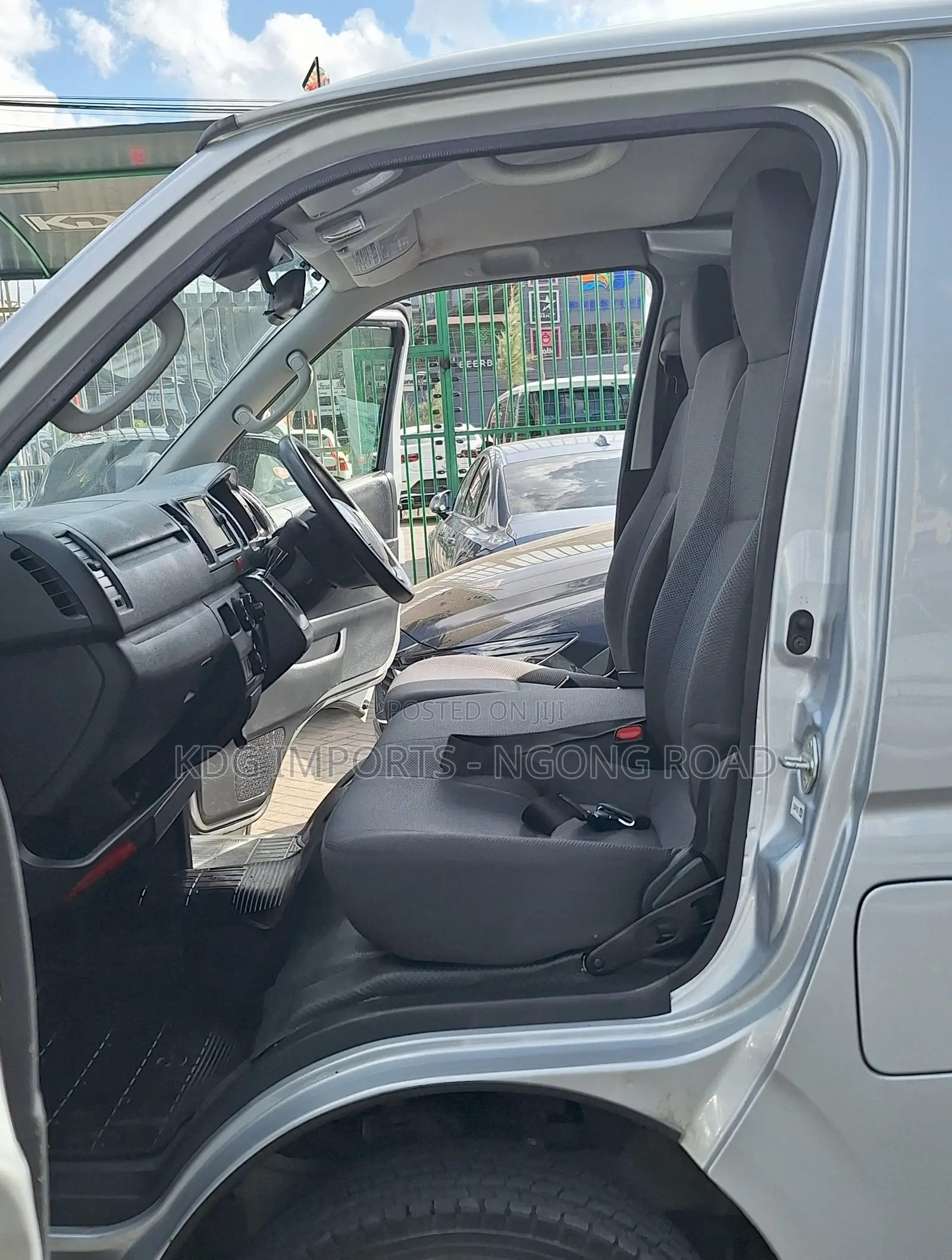 Toyota HiAce 2018 Silver