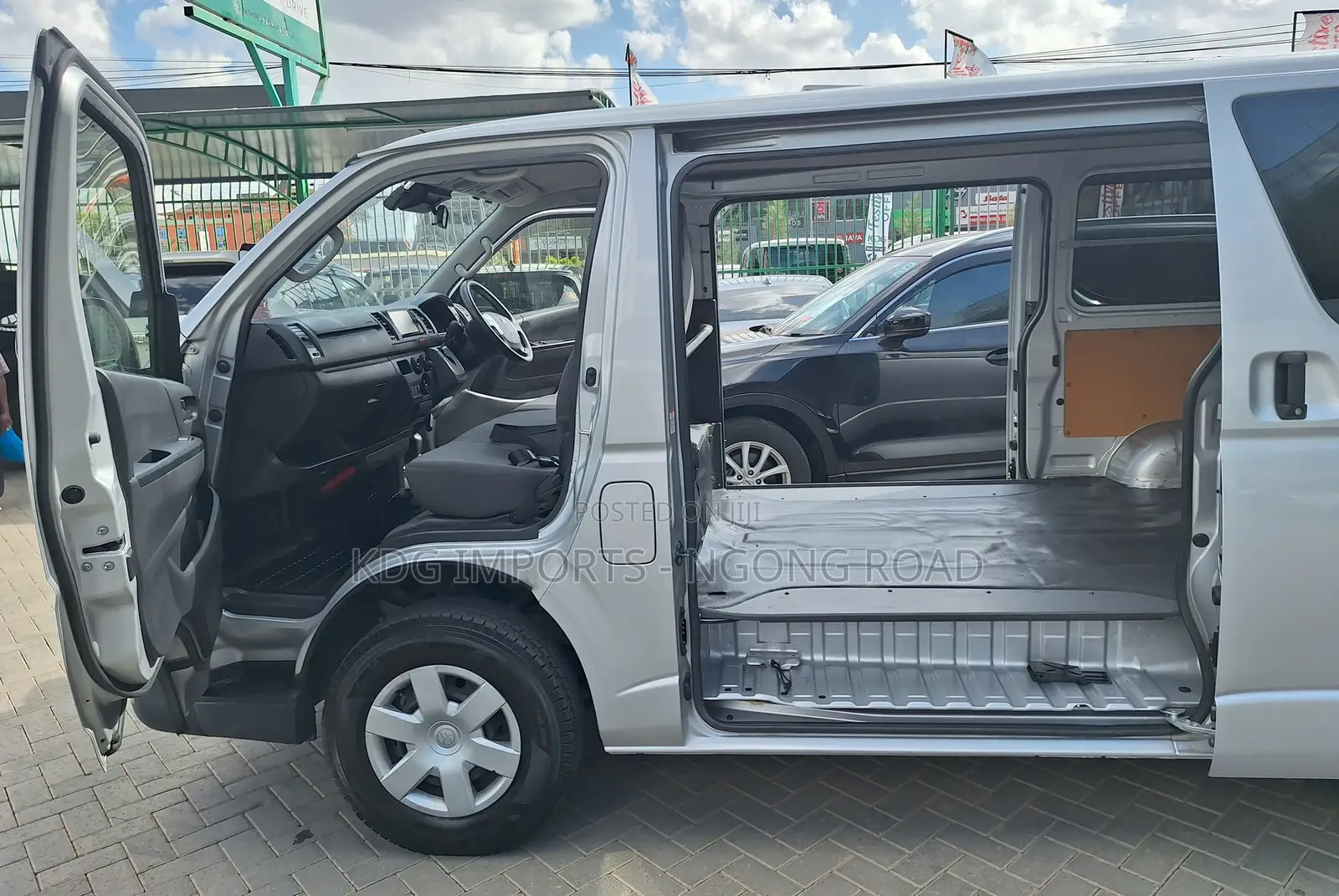 Toyota HiAce 2018 Silver