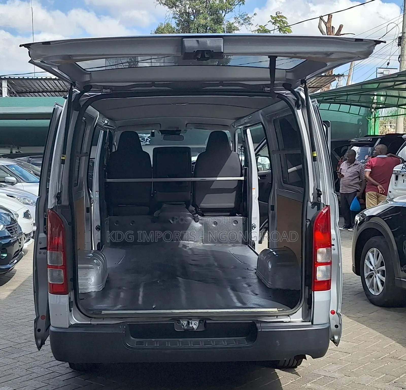 Toyota HiAce 2018 Silver
