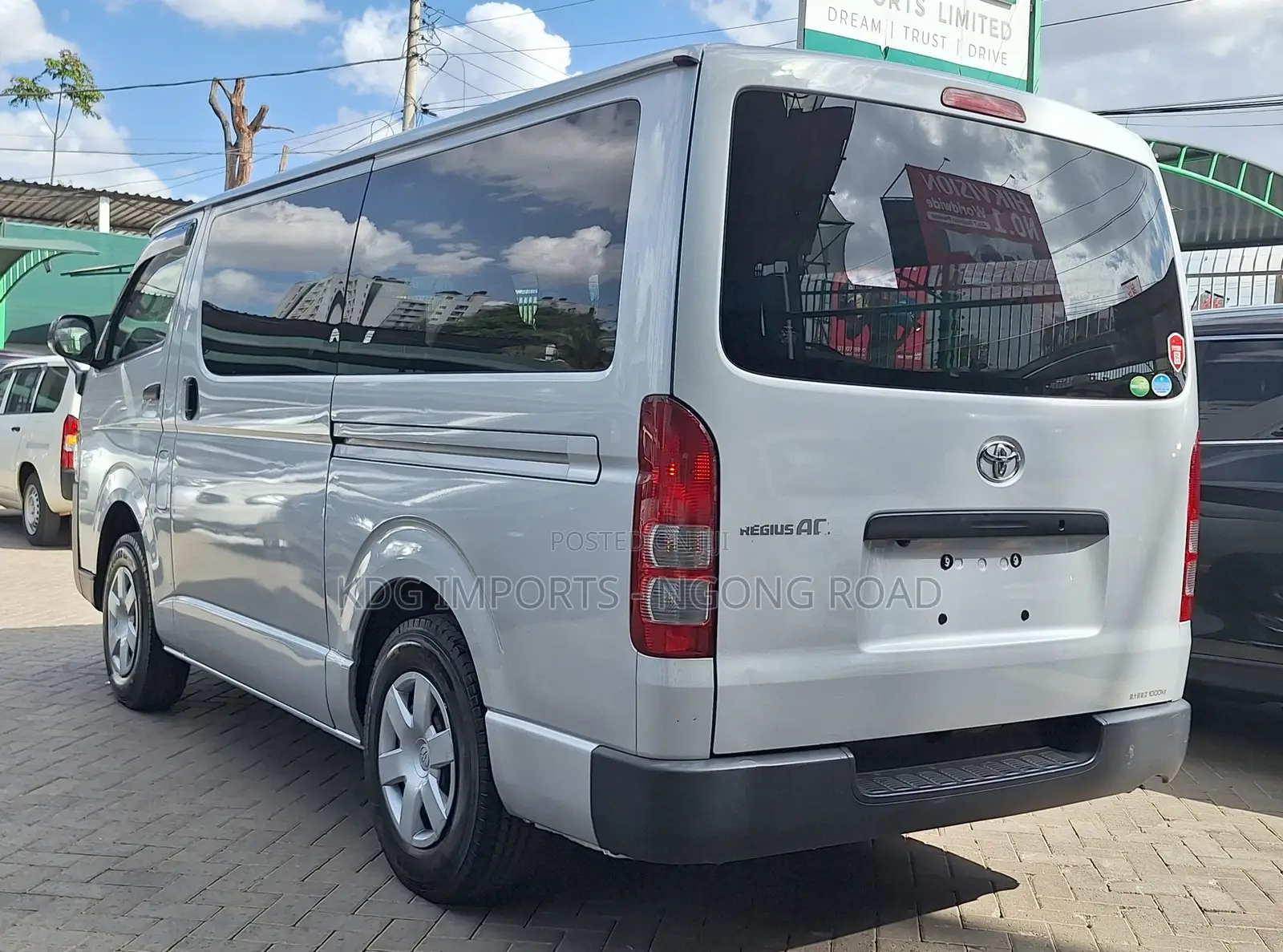 Toyota HiAce 2018 Silver
