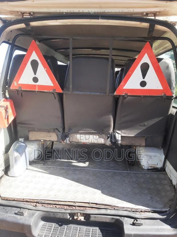 Toyota HiAce 2003 White - thumbnail 4