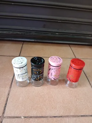 Salt Shaker / Glass Salt and Pepper Shakers