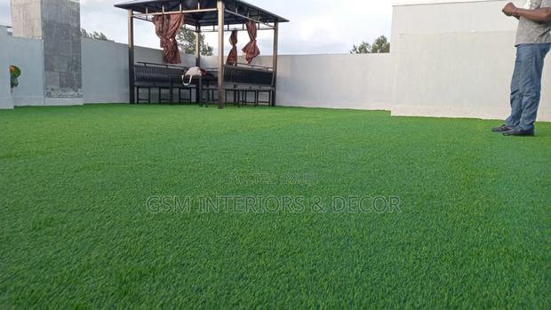 Artificial Green Grass Carpets for Upper Roof