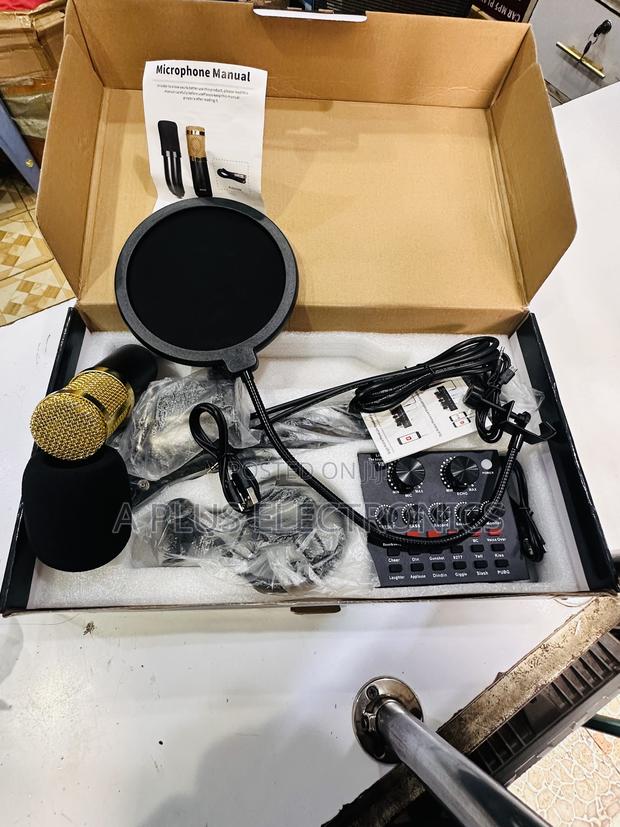 V8 Microphone With Live Recording Support – Studio Sound - main view