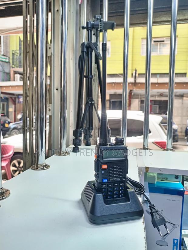 Baofeng Uv-5r High Power Dual Band Handheld Walkie Talkie - thumbnail 2