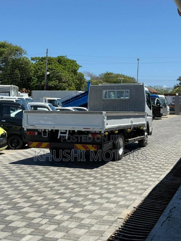 Mitsubishi Canter 2019 - thumbnail 6