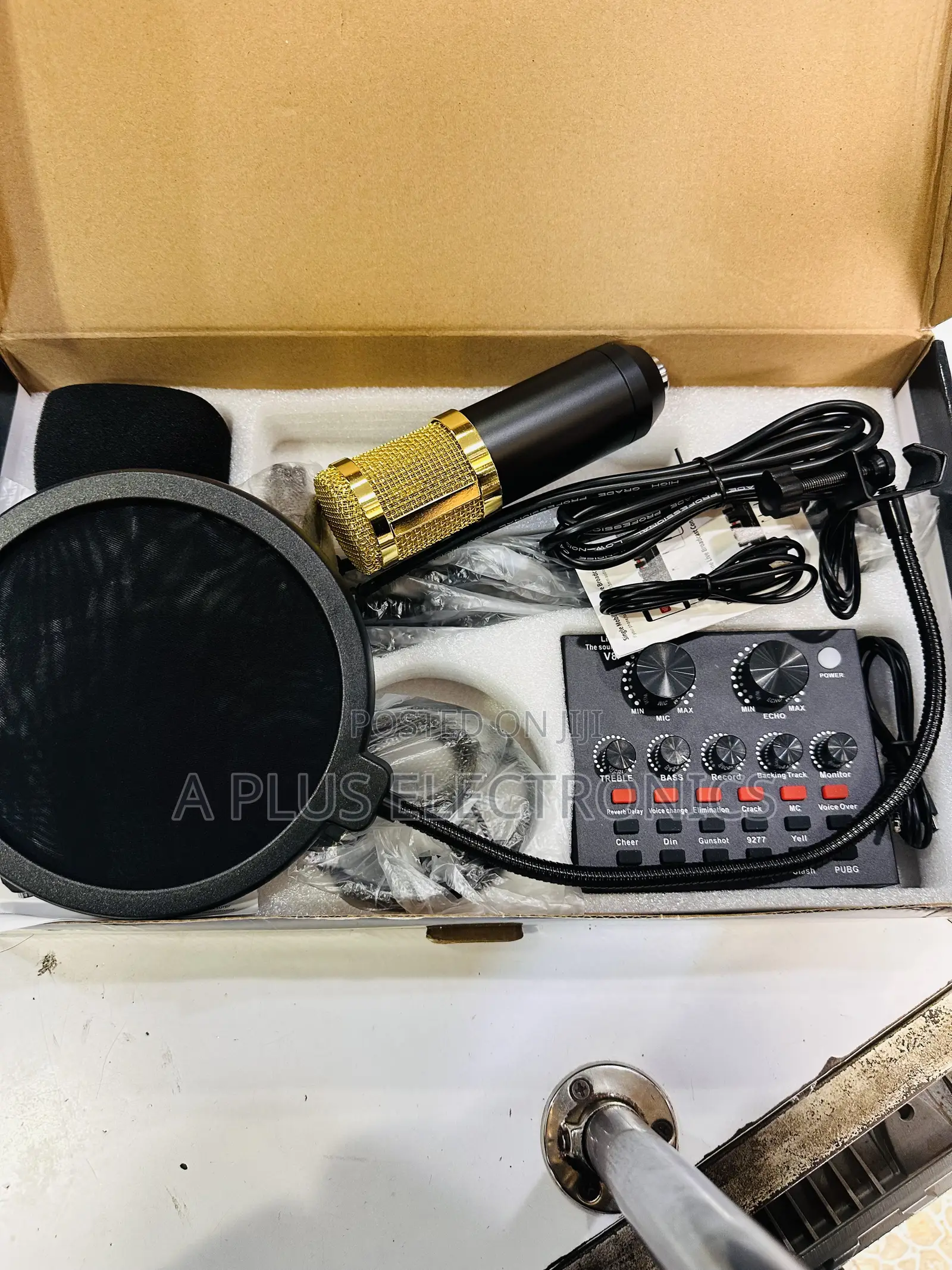 V8 Podcast Microphone