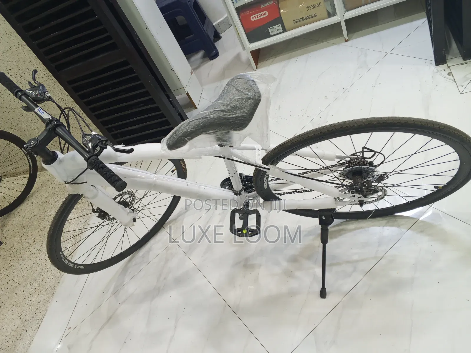 White Hybrid Racing Bike Size 27.5