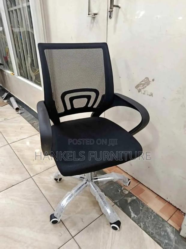 Ergonomic Mesh Secretarial Chair – Adjustable Height Comfort