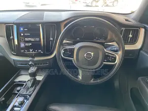 Volvo XC60 2018 Gold