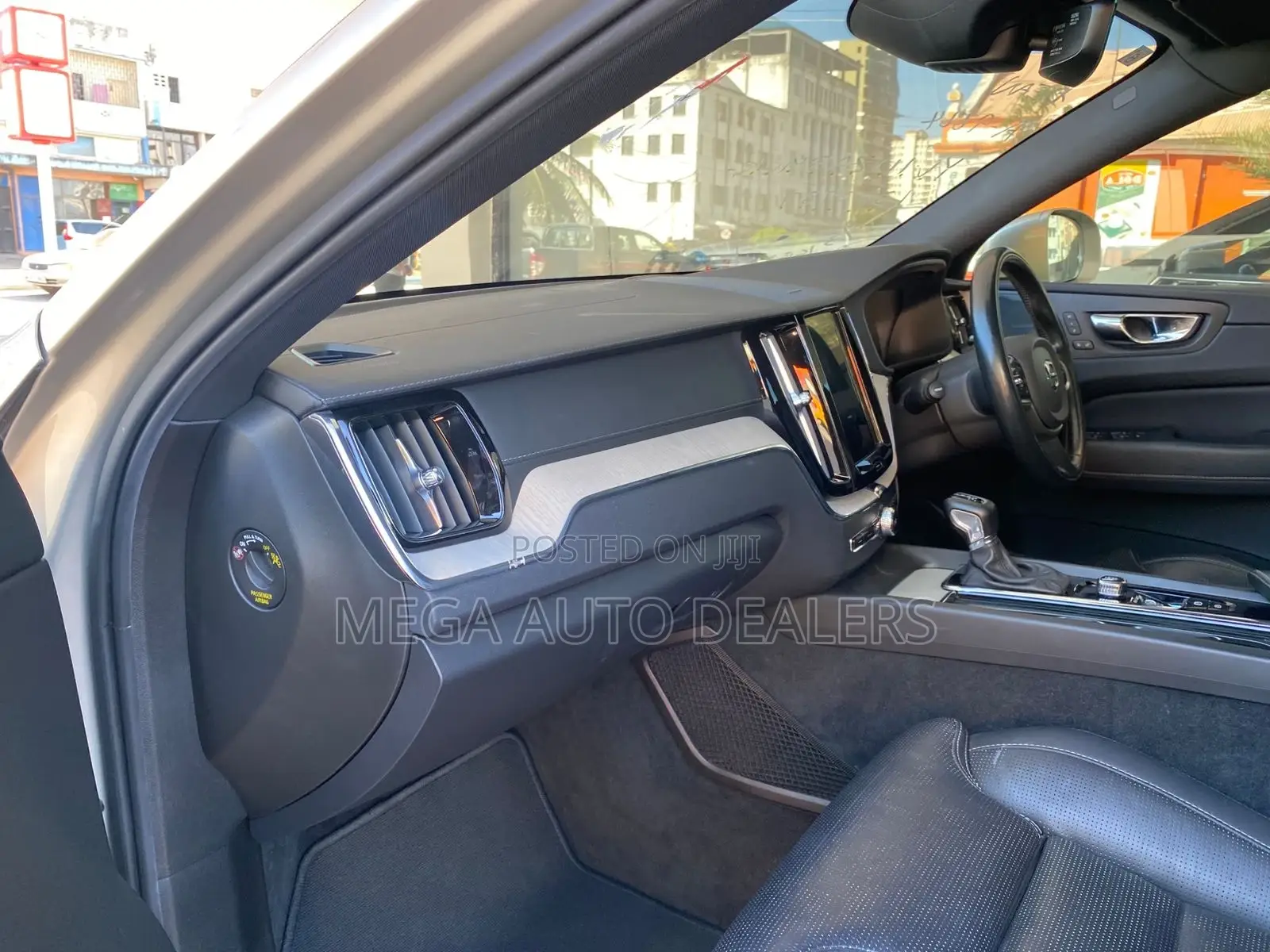 Volvo XC60 2018 Gold
