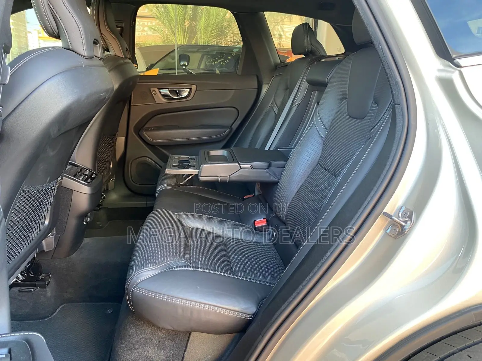Volvo XC60 2018 Gold