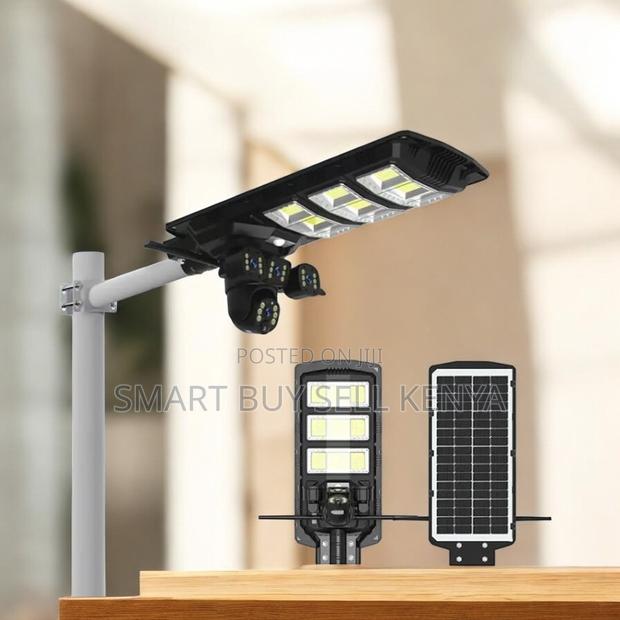 Multiple Lens 4g PTZ Two-in-One Security 450w Solar Street Light