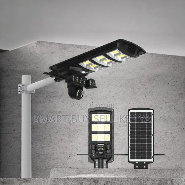 Ultra-Low Power 4g PTZ Two-in-One Camera 450w Solar Street Light
