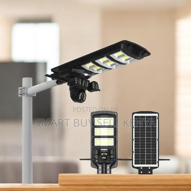 Built-in Infrared Leds 4g PTZ Rotating Camera 450w Solar Street Light