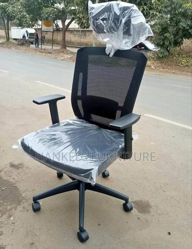 Comfort Headrest Swivel Chair – Adjustable Stylish