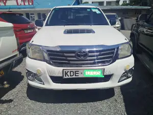 Toyota Hilux 2014 Pearl