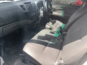 Toyota Hilux 2014 Pearl