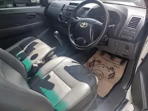 Toyota Hilux 2014 Pearl