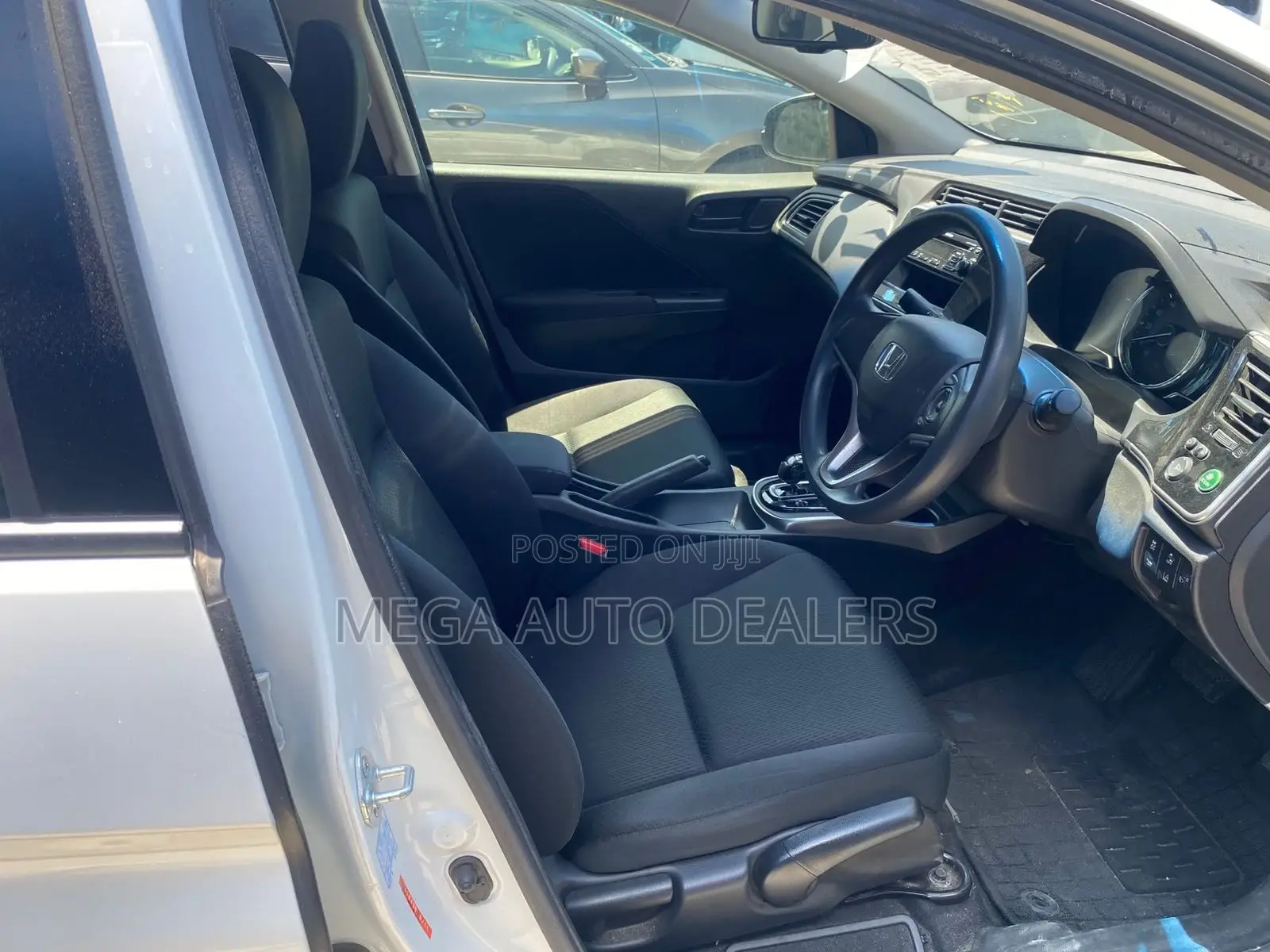 Honda Grace 2018 White