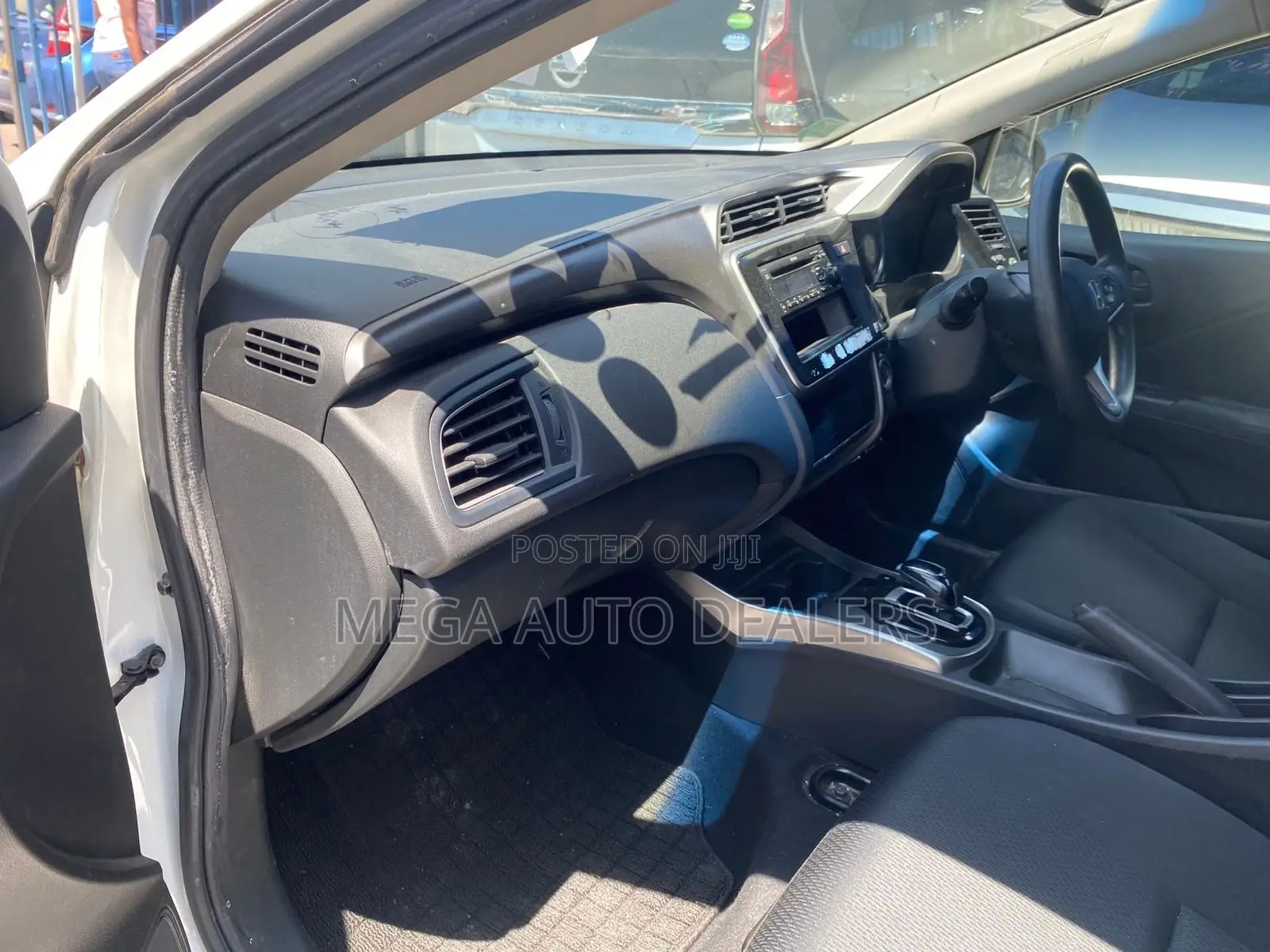 Honda Grace 2018 White