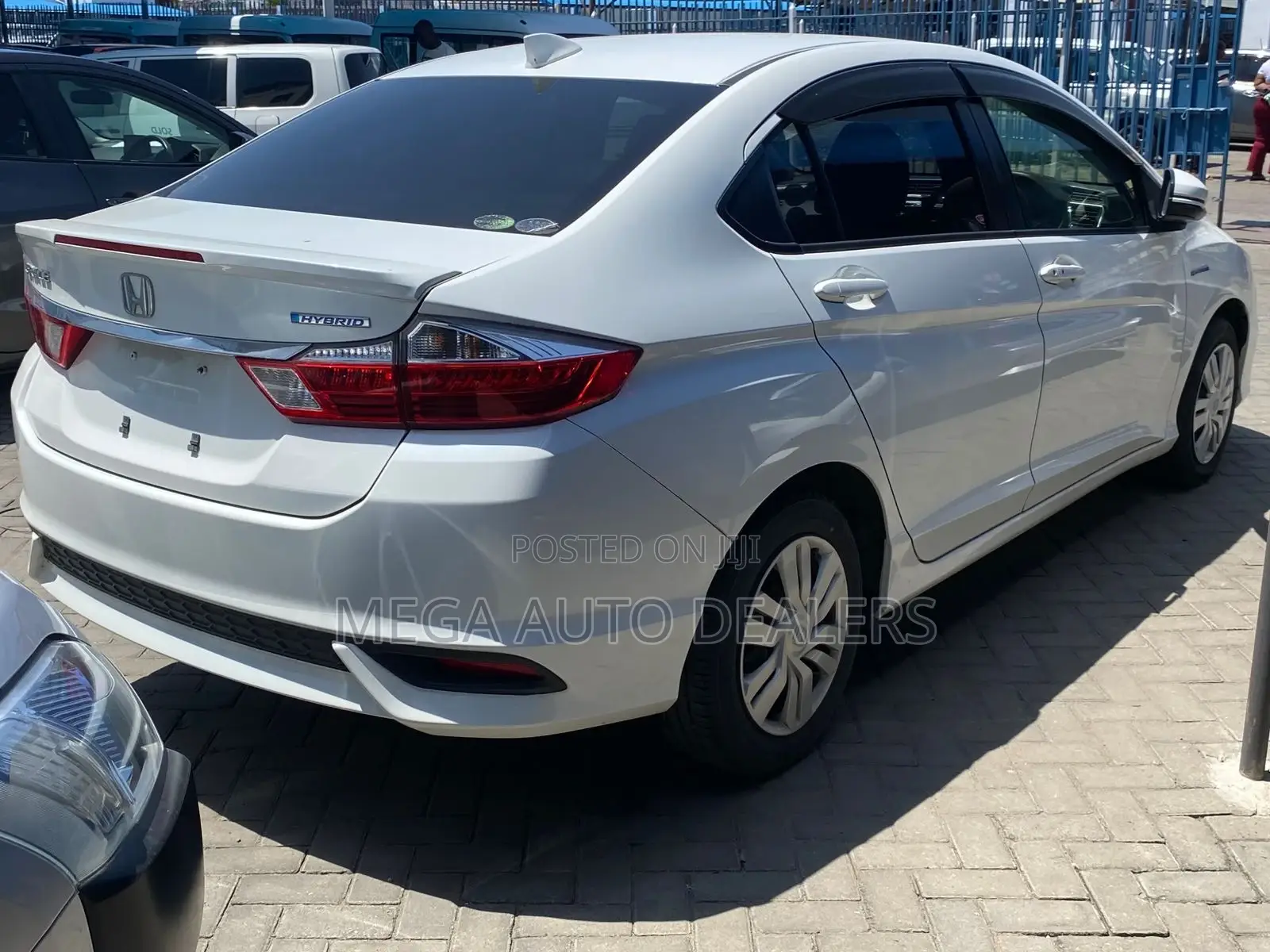 Honda Grace 2018 White