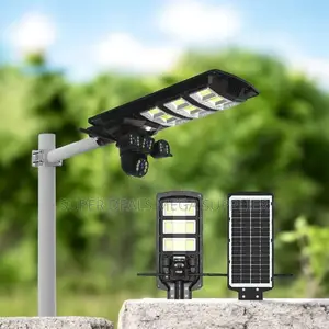 Large Capacity Rechargeable Battery 4g PTZ With 450w Solar Streetlight