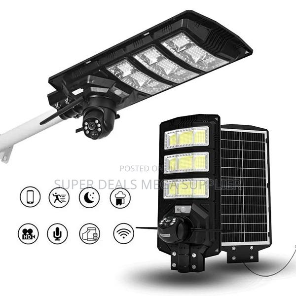 Top Quality 4g PTZ Rotating Camera With 450 Watts Solar Street Light