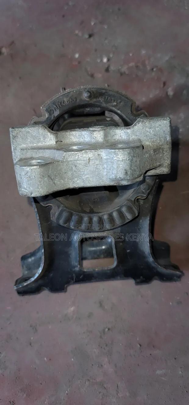 Nissan Days Gearbox Mountain